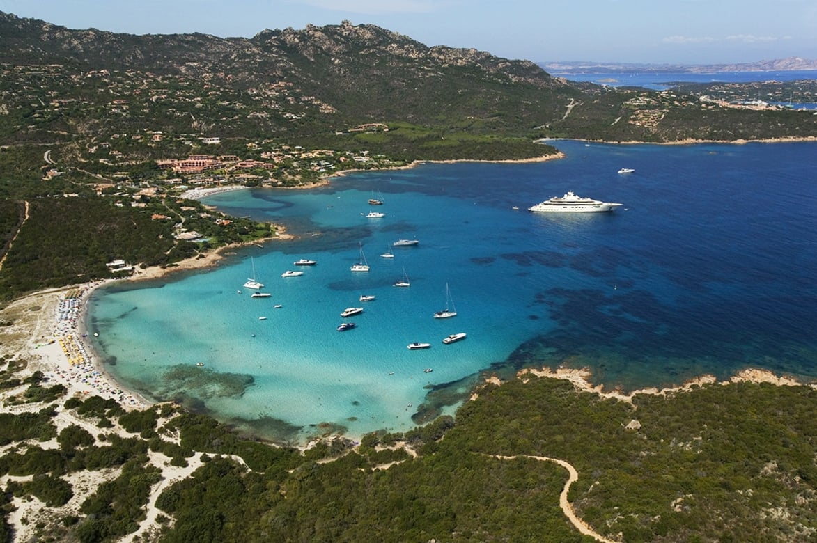 Costa smeralda. Коста Смеральда Сардиния. Коста-Смеральда (изумрудный берег). Изумрудный берег Сардиния. Коста-Смеральда (Изумрудное побережье) на Сардинии.